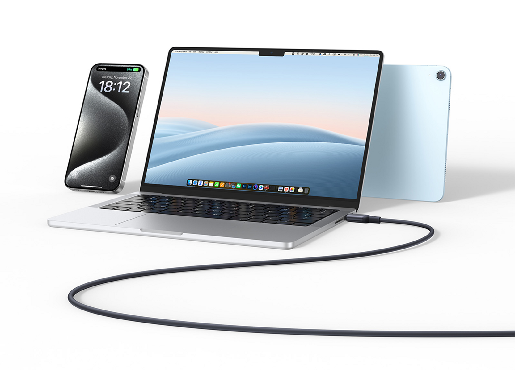 Laptop, telefono e tablet su sfondo bianco. Il telefono mostra l'ora e la batteria. Il laptop è collegato a un cavo. Il tablet è azzurro.