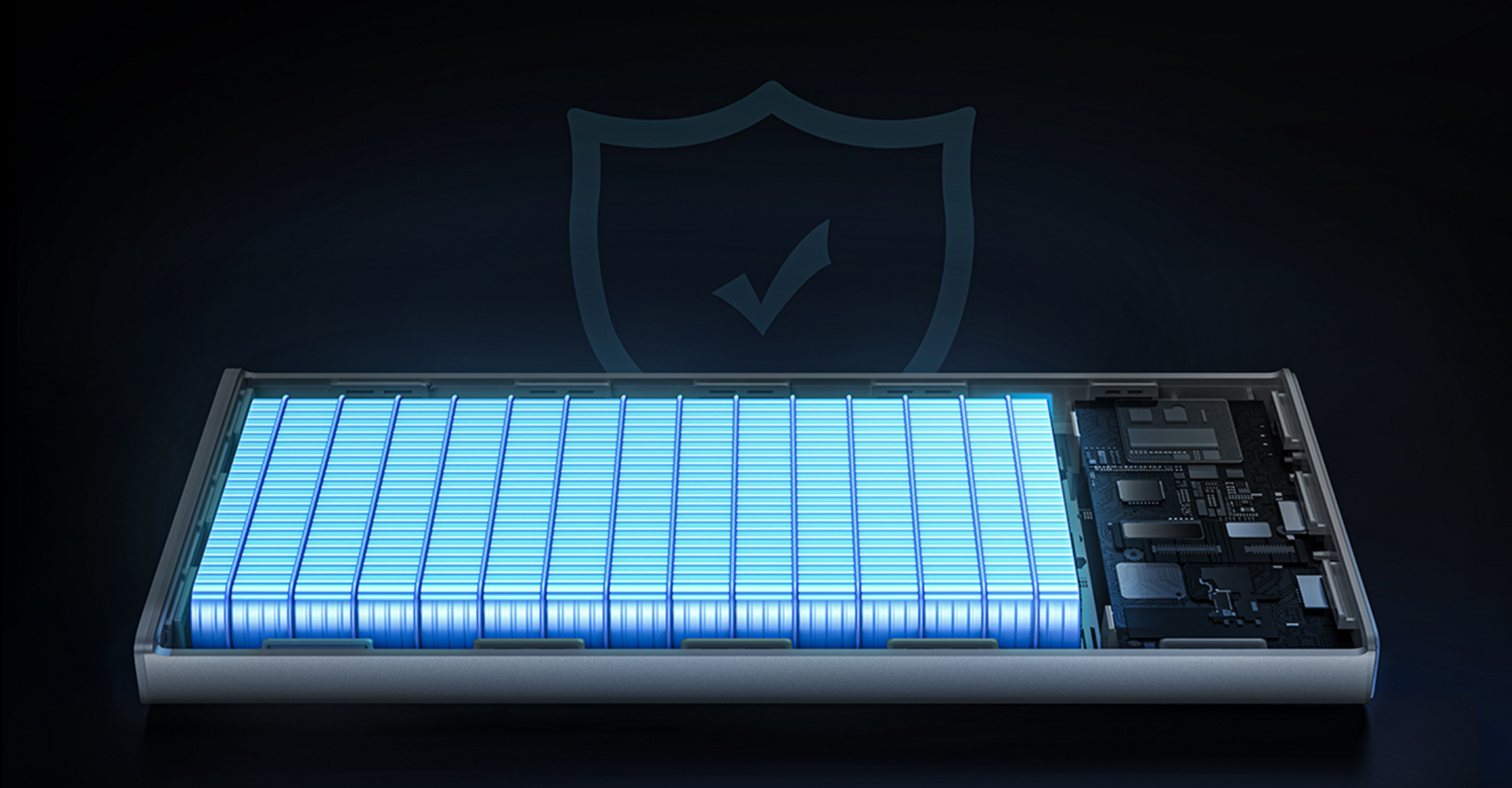 Una sezione trasversale di un dispositivo con un array di batterie blu, circuiti e un'icona a scudo sullo sfondo.