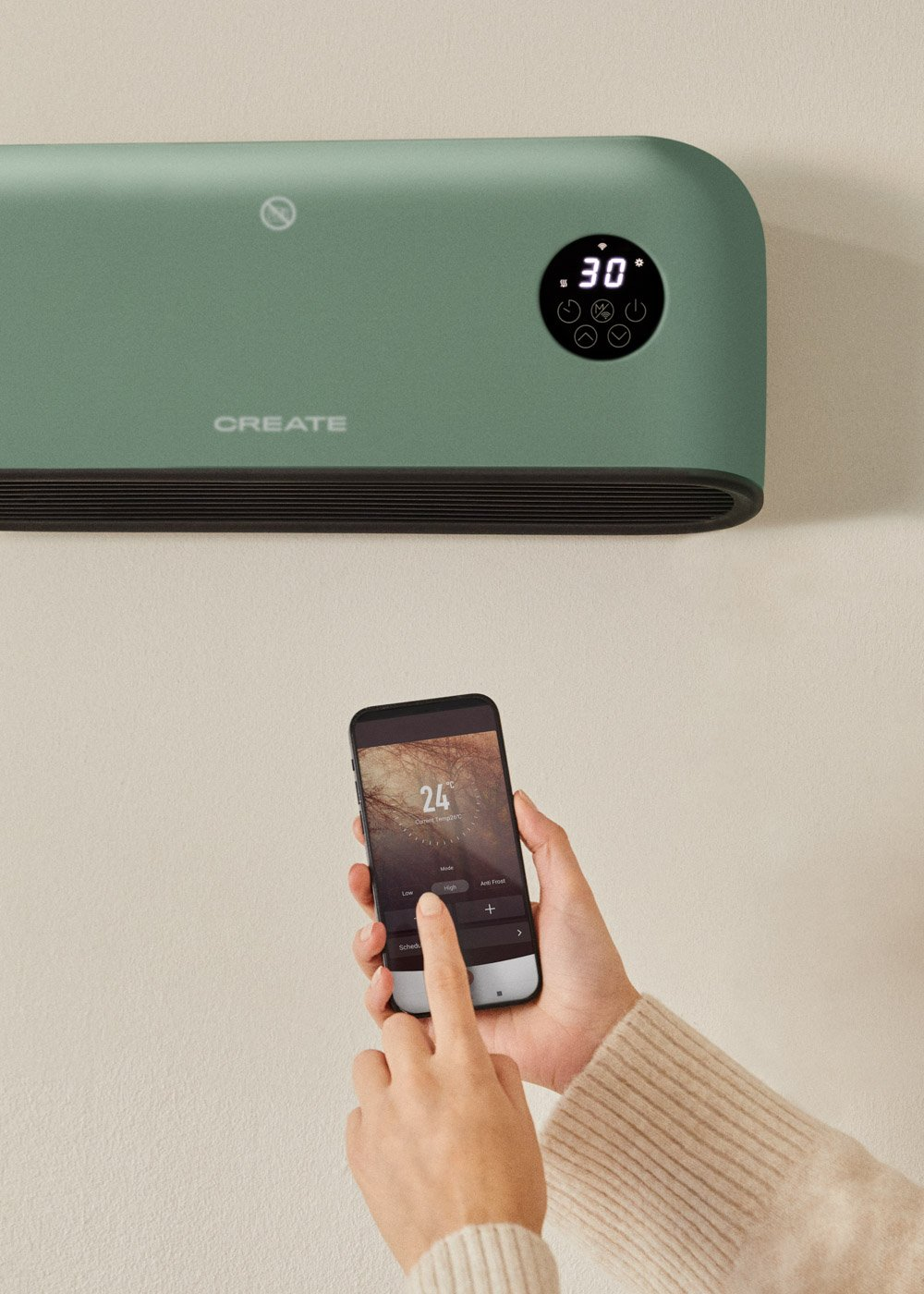 Una mano ajusta un termostato inteligente en un teléfono. El calefactor de pared muestra 30 grados. El teléfono muestra 24 grados.