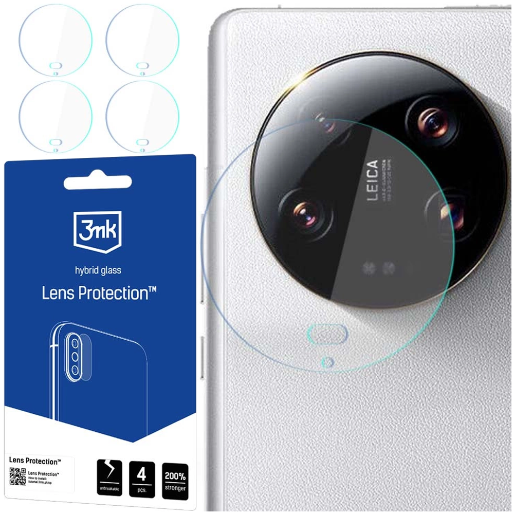 Telefon z nałożonym ochraniaczem na obiektyw. Pokazano cztery ochraniacze na obiektyw wraz z opakowaniem 'Lens Protection' firmy 3mk.