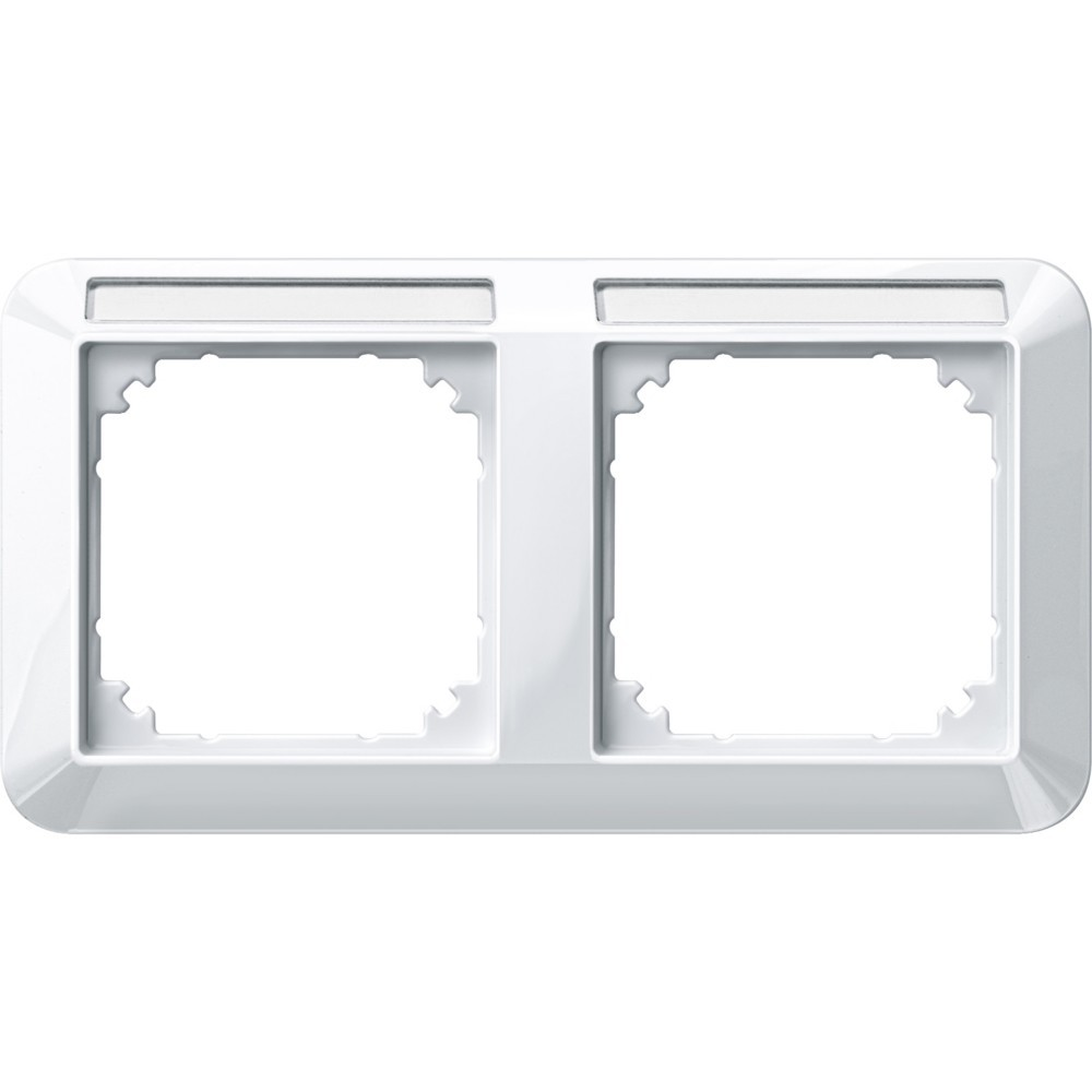 Cornice bianca per presa elettrica con due aperture quadrate e una sezione superiore rettangolare.