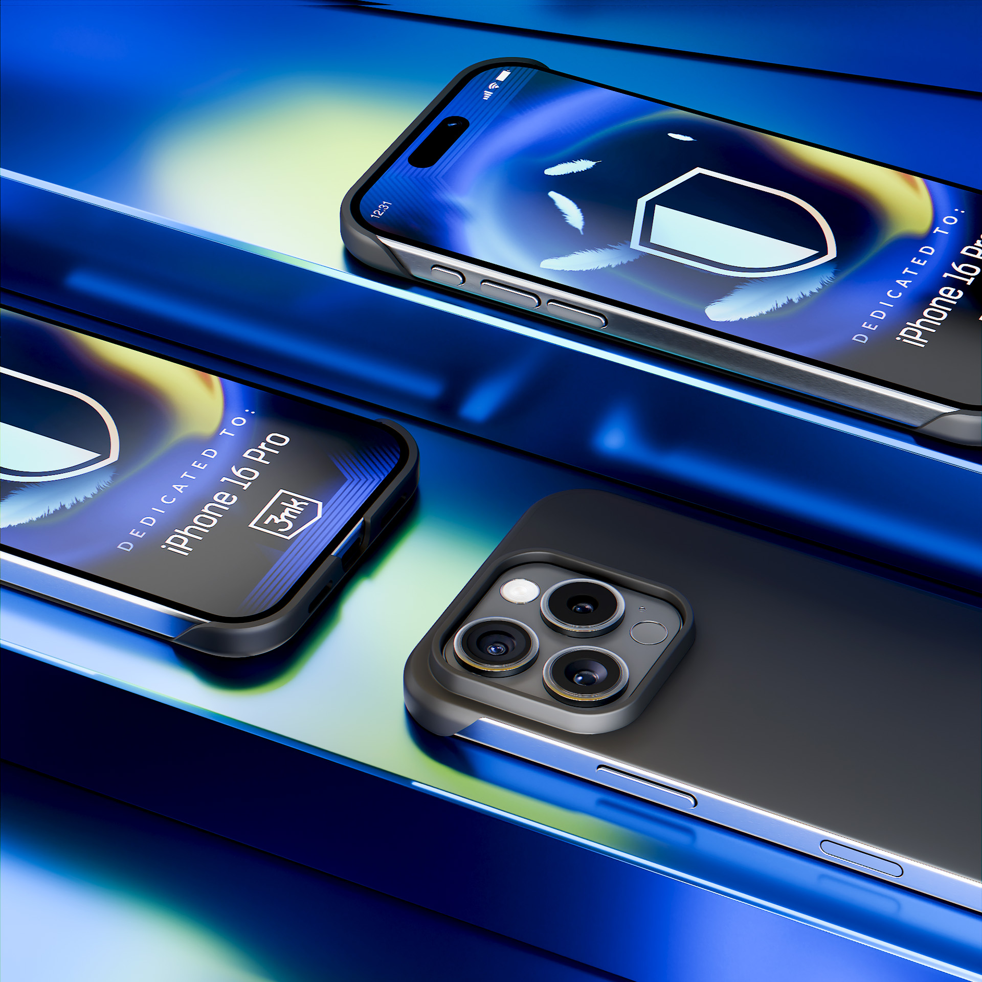 Trzy iPhone'y w etui, prezentujące wzór tarczy, z niebieskim gradientowym tłem. Dedykowane iPhone 16 Pro.