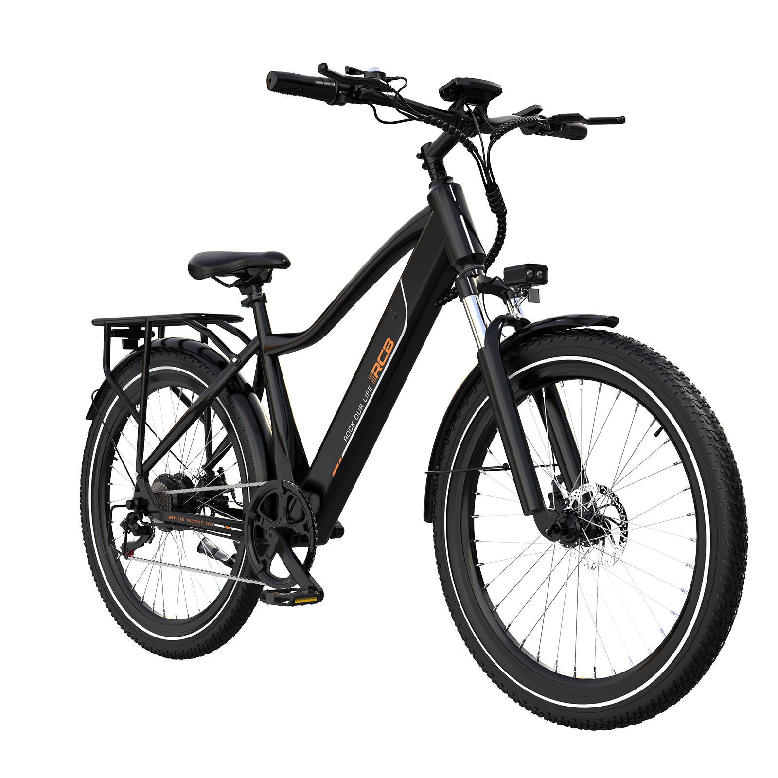 Ein schwarzes Elektrofahrrad mit dicken Reifen, einem Gepäckträger und einem Scheinwerfer. Der Markenname RCB ist sichtbar.