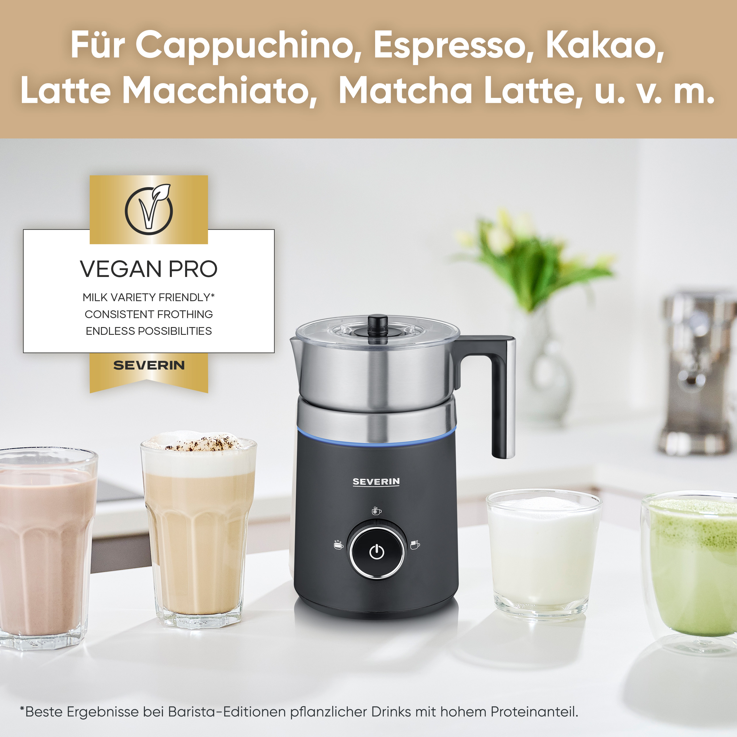 Spieniacz do mleka z różnymi napojami kawowymi. Napoje obejmują cappuccino, espresso i matcha latte. Przyjazny weganom.