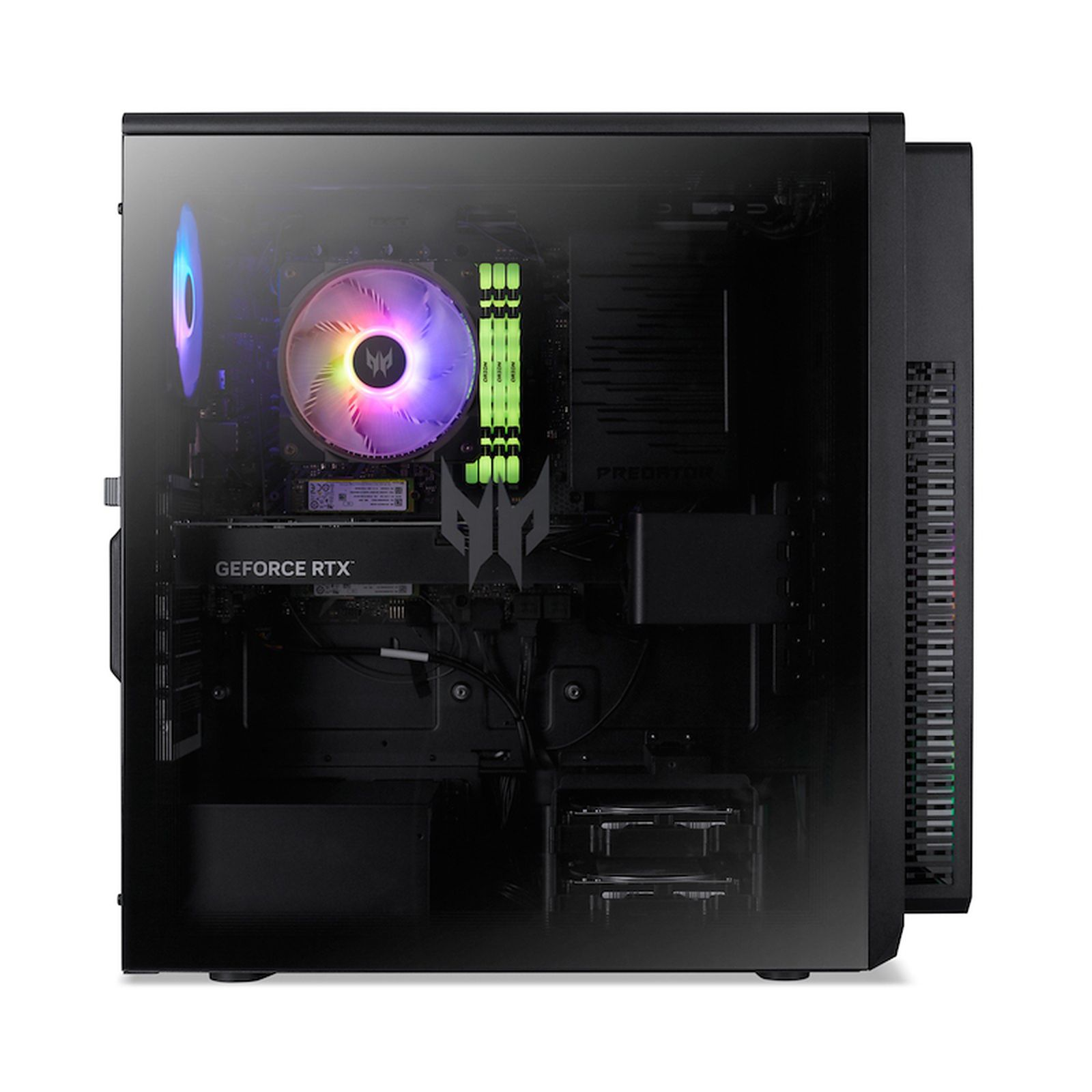 Obudowa komputera ze szklanym panelem bocznym. Wewnątrz widoczny jest cooler CPU, GPU, RAM i inne komponenty.