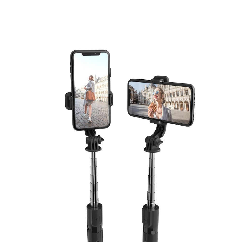 Zwei Smartphones auf Selfie-Sticks. Eines zeigt eine Frau beim Gehen, das andere eine Frau, die eine Waffel isst. Beide sind draußen.