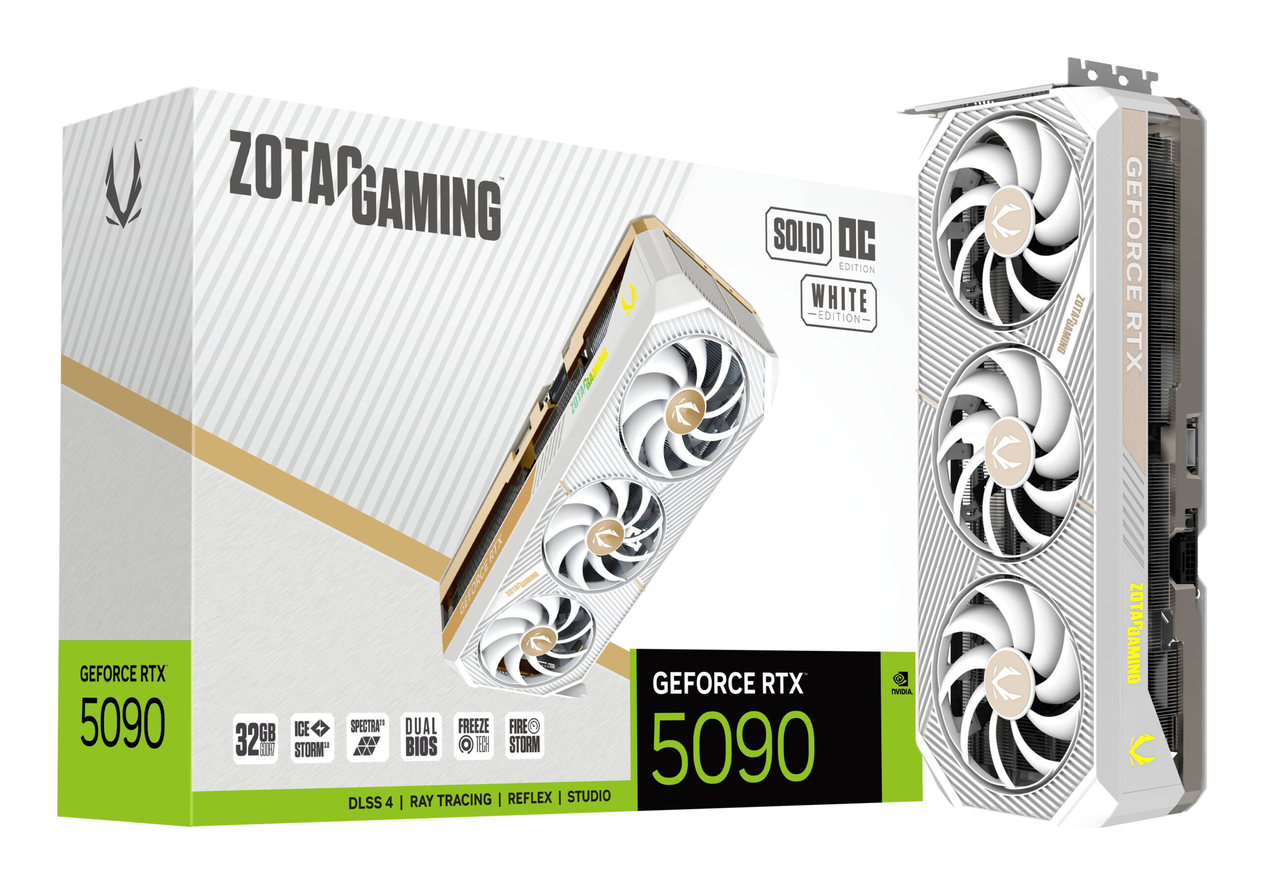 Scatola e scheda grafica bianca Zotac Gaming GeForce RTX 5090. La scheda ha tre ventole.