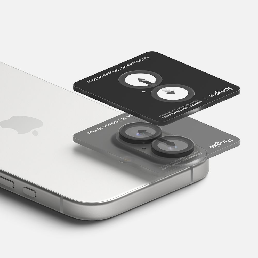 Un telefono con protezioni per l'obiettivo della fotocamera. Le protezioni nere dell'obiettivo della fotocamera sono posizionate sugli obiettivi della fotocamera del telefono. Marchio Ringke visibile.