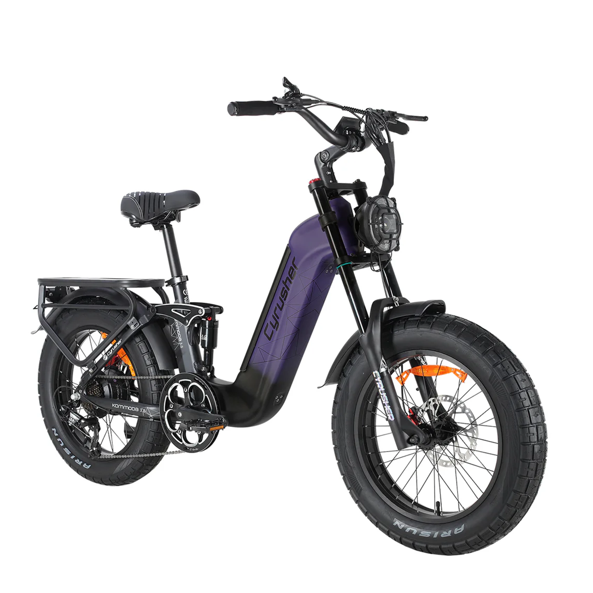 Rower elektryczny, czarna rama z fioletowymi detalami. Ma duże opony, reflektor i siedzenie. Jest na białym tle.