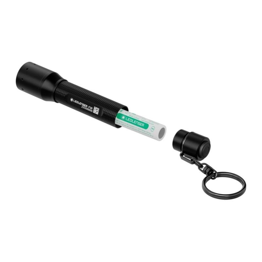 Czarna latarka LED Lenser P3 z wyjmowaną baterią. Do nasadki latarki przymocowany jest brelok.
