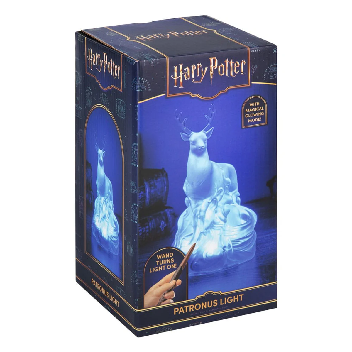 Pudełko Harry Potter Patronus Light. Zawiera świecącą figurkę jelenia. Na pudełku napis: 'Różdżka włącza światło!'