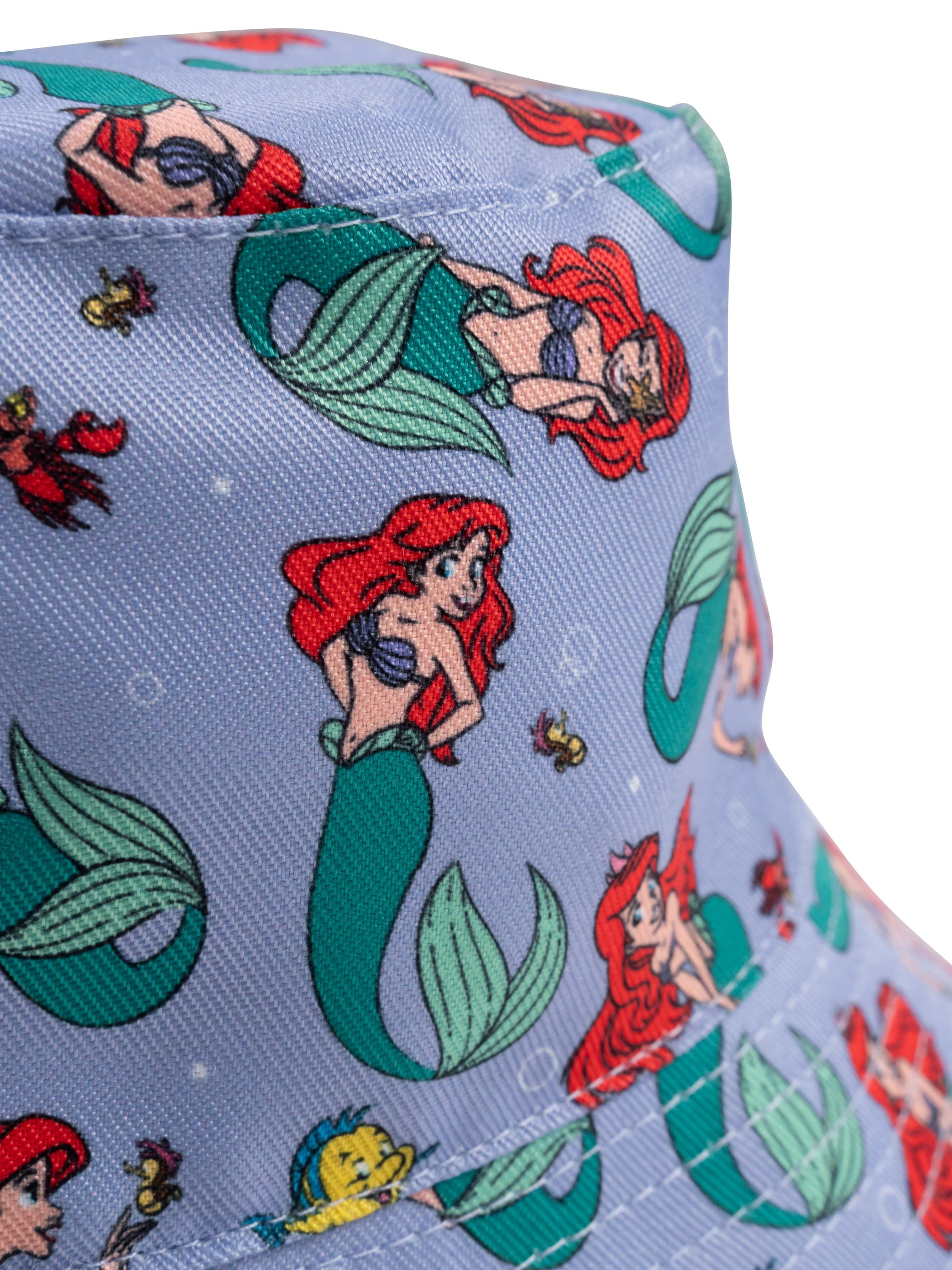 Blauer Fischerhut mit Ariel-Prints. Ariel hat rotes Haar und einen grünen Schwanz. Andere Meeresbewohner sind ebenfalls vorhanden.