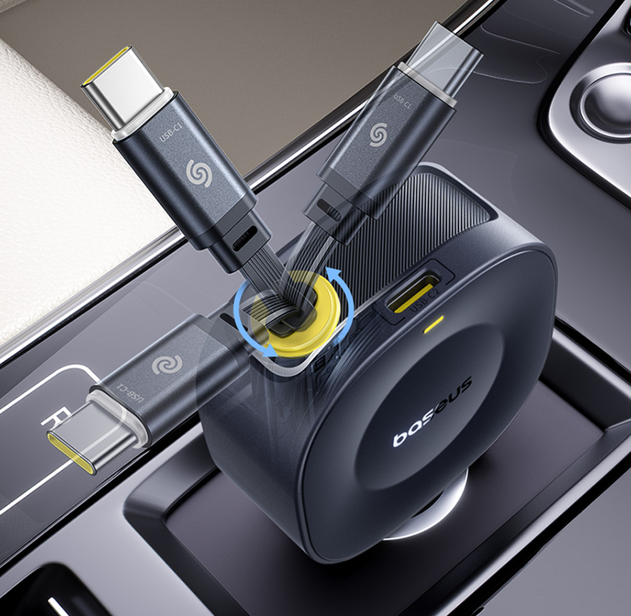 Un hub USB-C Baseus nero con tre cavi USB-C collegati. L'hub ha una sezione rotante gialla e porte USB-C.