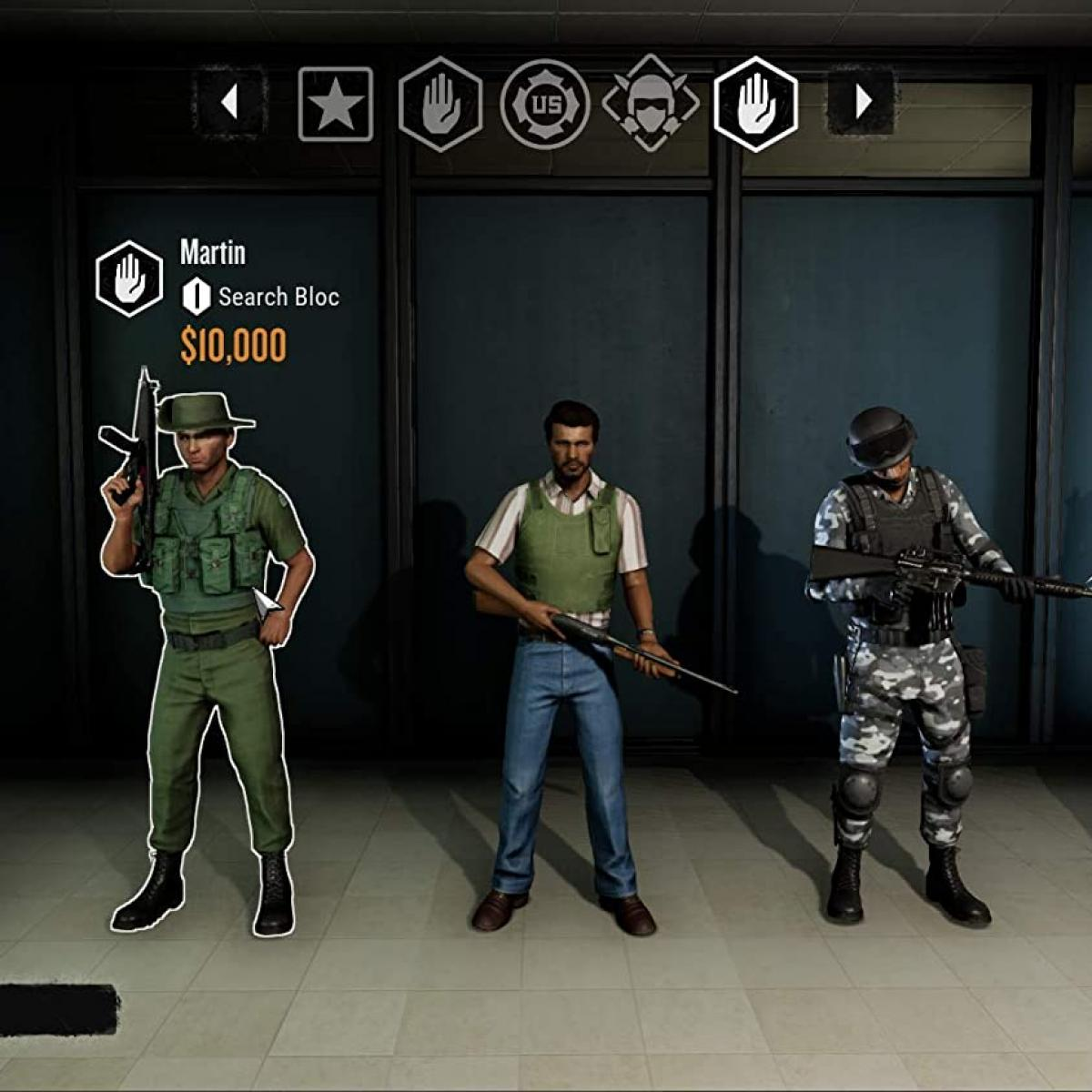 Trzy uzbrojone postacie stoją. Jeden w zielonym, jeden w dżinsach i jeden w kamuflażu. Tło to ciemne wnętrze z ikonami.