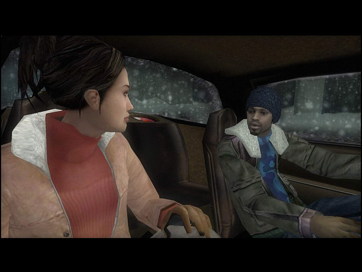 Kobieta i mężczyzna siedzą w samochodzie. Kobieta ma na sobie różową kurtkę i czerwoną koszulę. Mężczyzna ma na sobie niebieską czapkę i zieloną kurtkę.