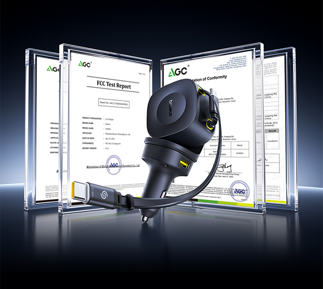 Un cargador de coche negro con cable USB-C frente a certificados. El cargador tiene puerto USB amarillo y logo baseus.