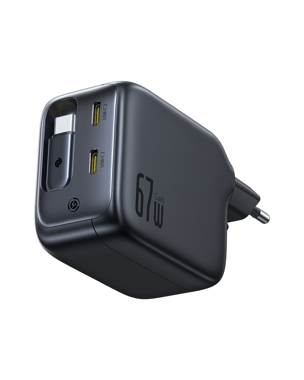 Un caricatore GaN nero da 67W con due porte USB-C e una spina. Un cavo USB-C è inserito. Il caricatore è su sfondo bianco.