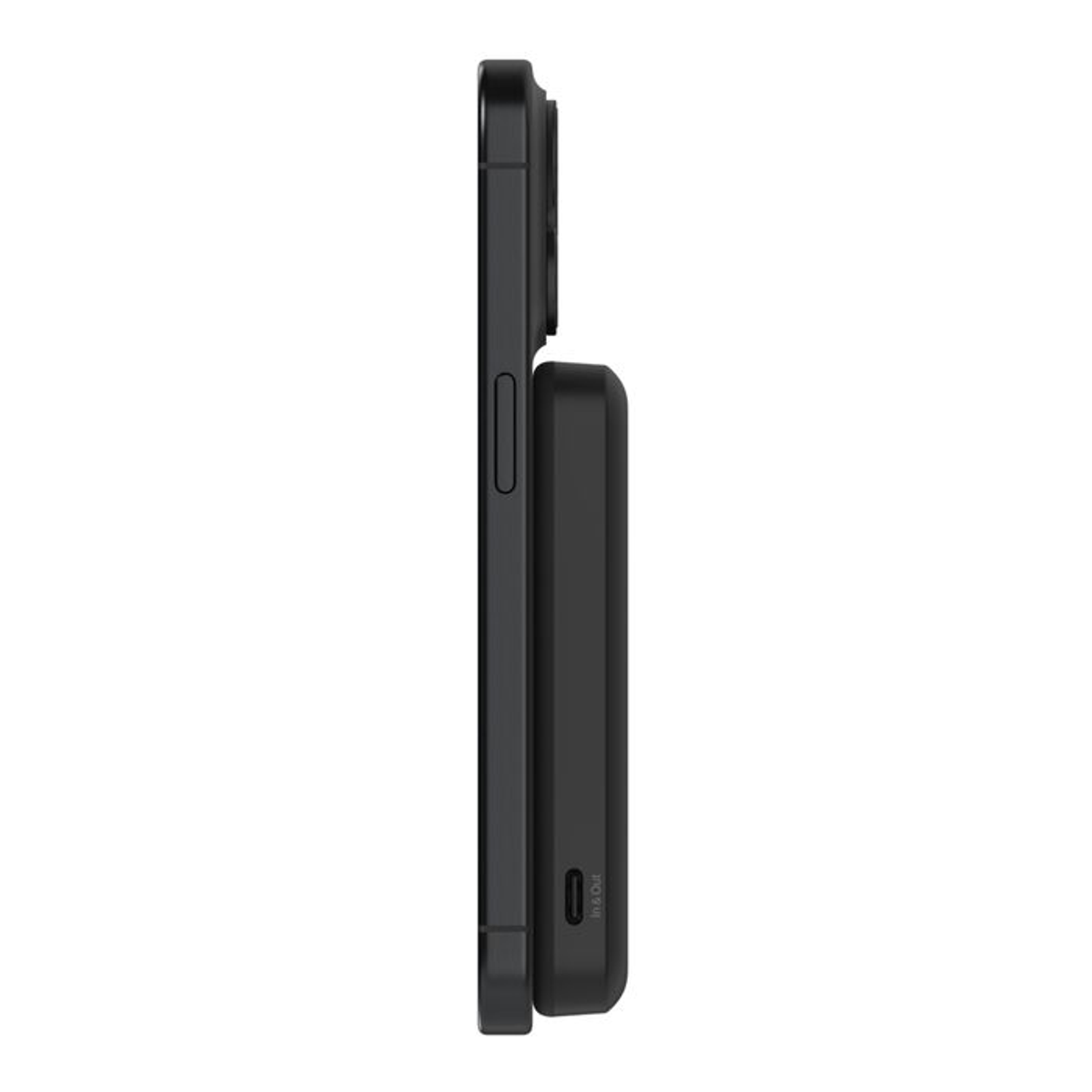 Een zwarte smartphone met een zwarte powerbank eraan, van opzij gezien. De powerbank heeft een 'In & Out' poort.