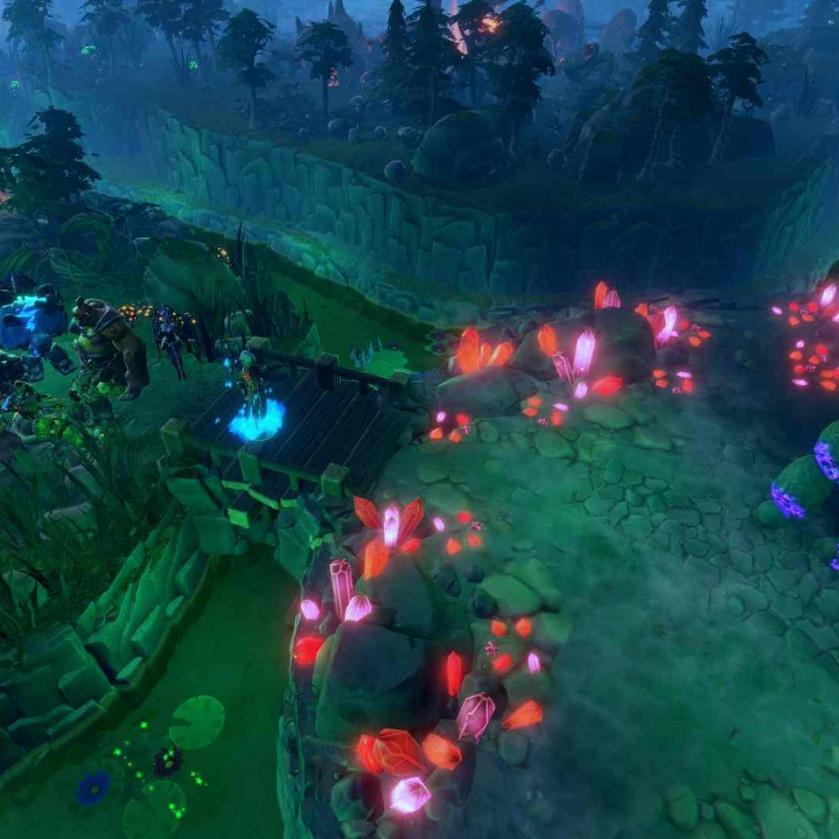 Fantastyczny krajobraz z mostem, świecącymi kryształami i postaciami. Scena zdominowana jest przez odcienie zieleni i błękitu.