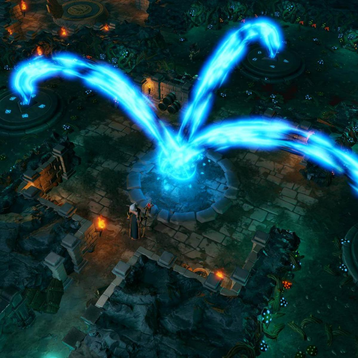 Widok z góry na scenę z gry. Niebieskie łuki energii z centralnego punktu. W pobliżu stoi postać w szatach. Kamienne konstrukcje i liście.