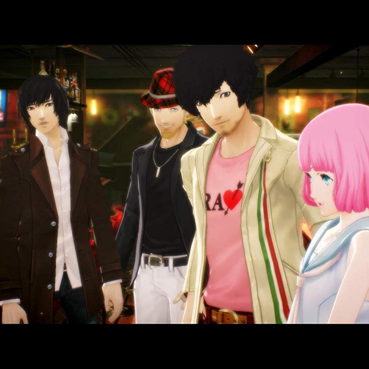 Grupa postaci z anime w barze. Mężczyzna w brązowym płaszczu, inny w czerwonym kapeluszu i mężczyzna w różowej koszuli z dziewczyną o różowych włosach.