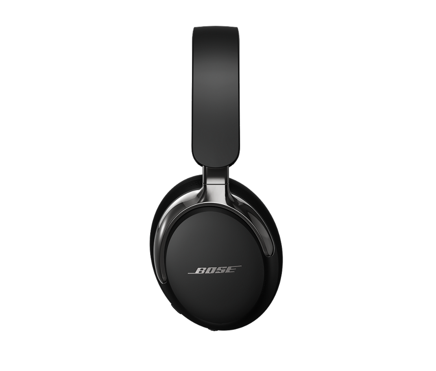 Czarne słuchawki Bose na czarnym tle. Nazwa marki jest widoczna na nauszniku. Obecne są srebrne akcenty.