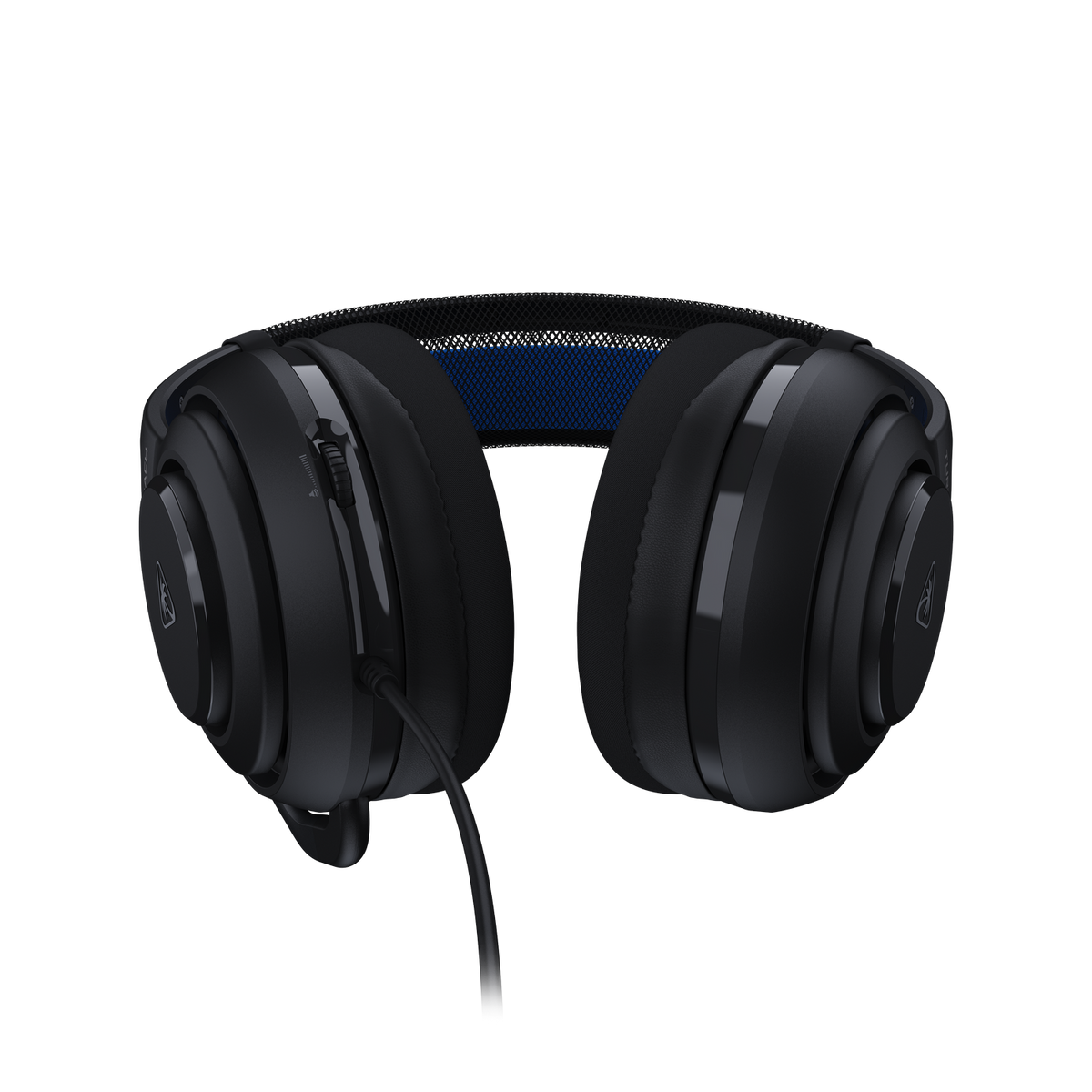 Czarne słuchawki dla graczy z niebieskimi akcentami. Posiadają duże nauszniki i wyściełany pałąk. Widoczna jest regulacja głośności i kabel.