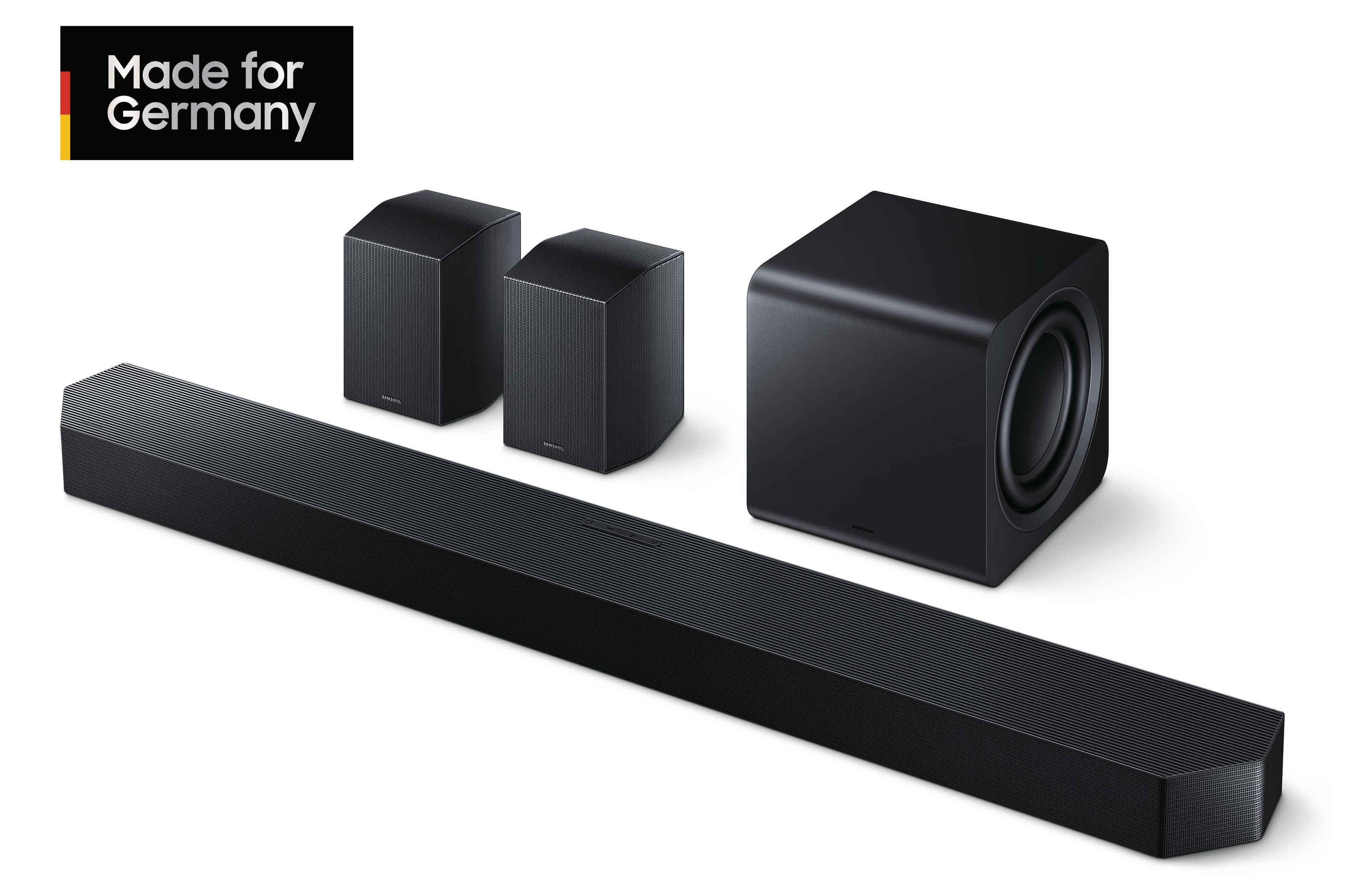 Czarny soundbar, dwa głośniki i subwoofer na białym tle. Logo Made for Germany w lewym górnym rogu.