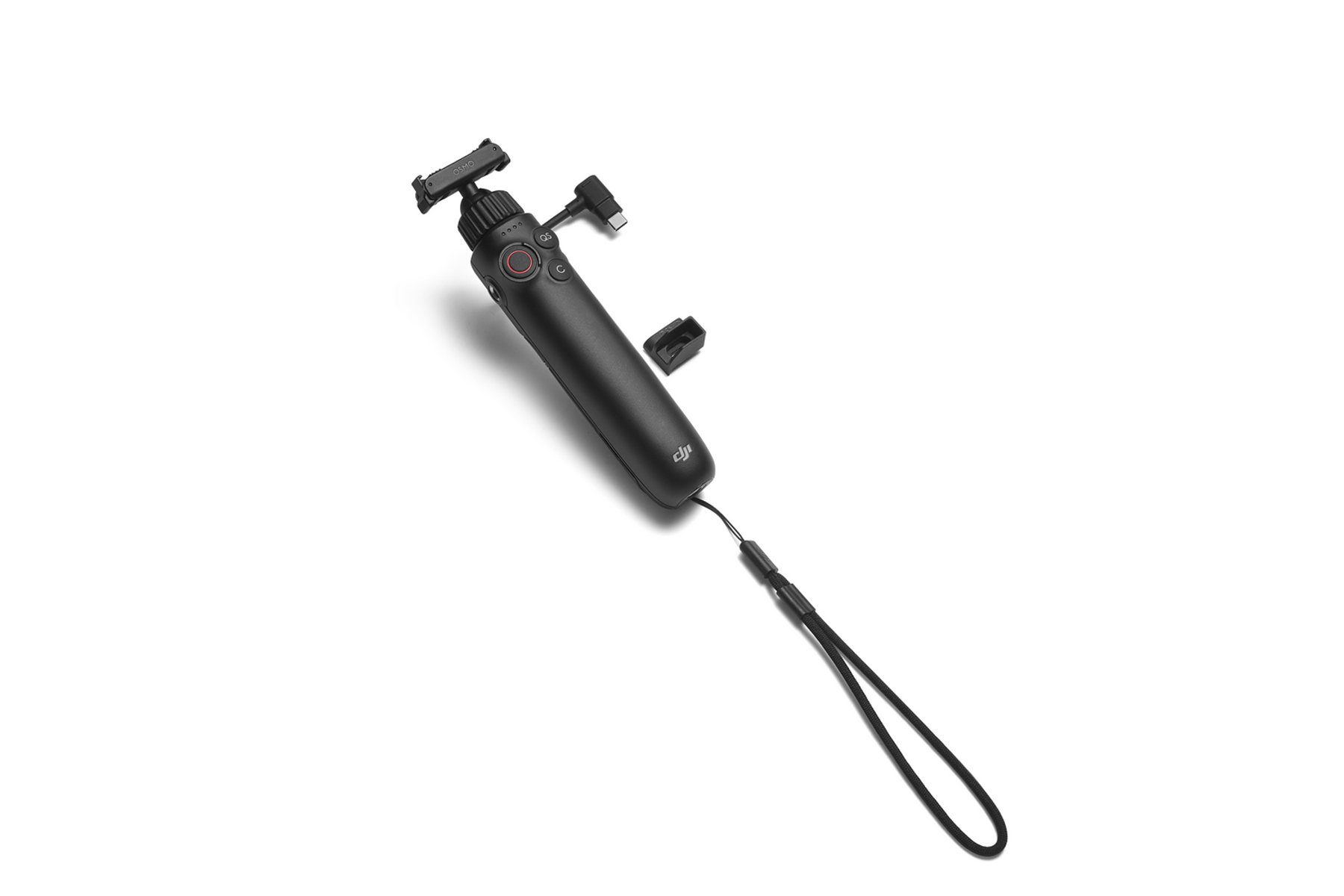 Cámara negra DJI Osmo Pocket con correa de muñeca, en ángulo sobre fondo blanco. Incluye un adaptador USB-C y otros accesorios.