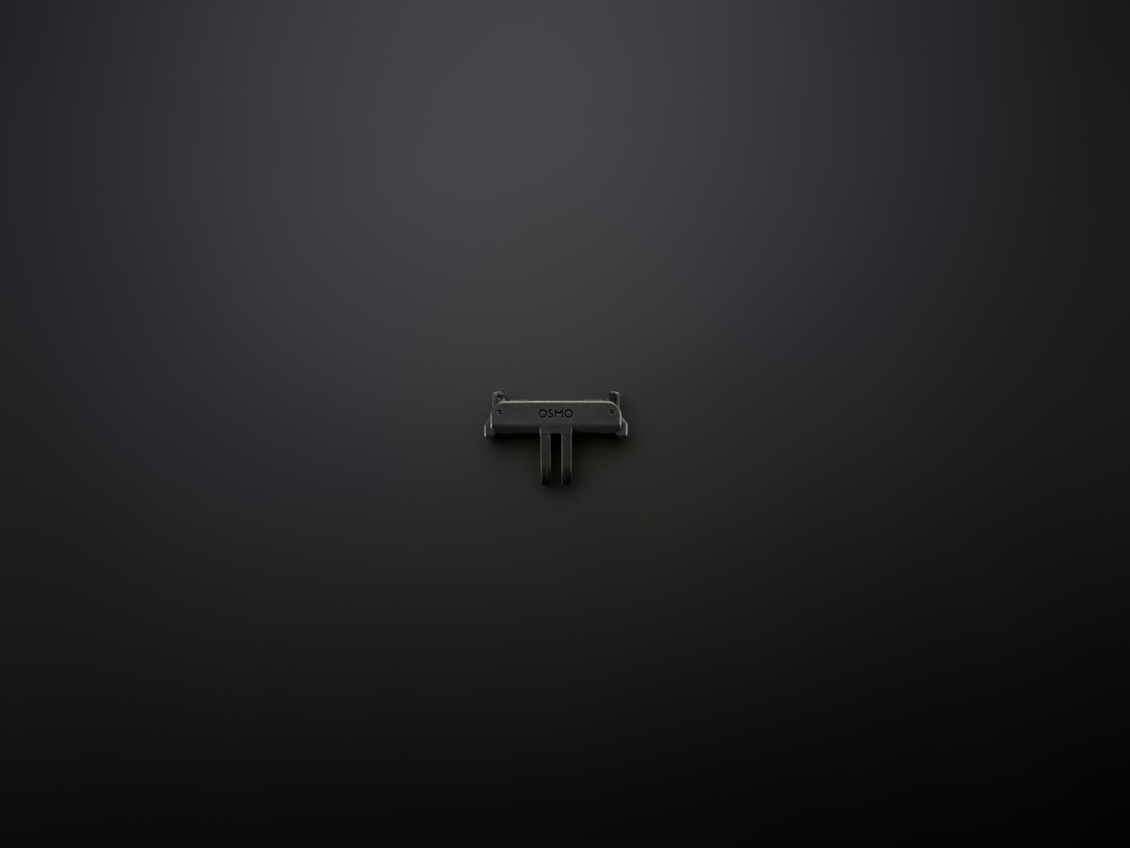 Un soporte Osmo gris oscuro está centrado sobre un fondo negro. El soporte tiene forma de T y el logo Osmo es visible.