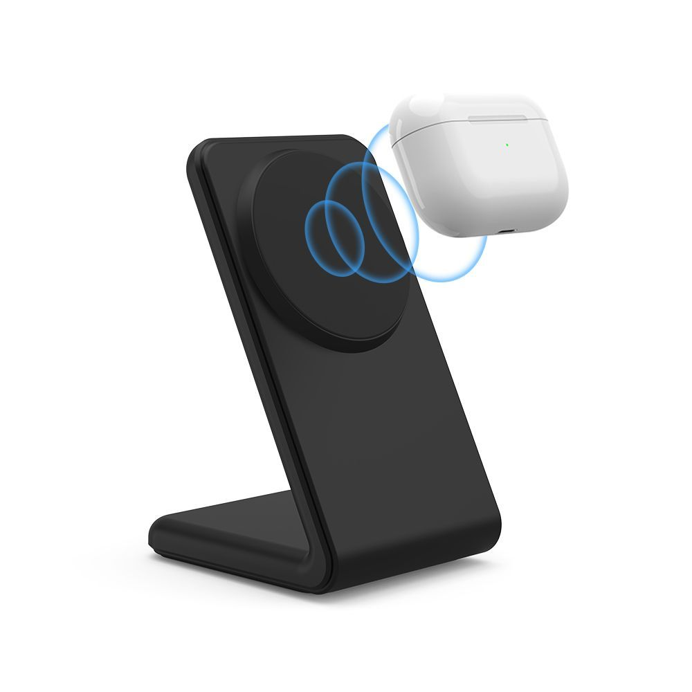 Un chargeur sans fil noir avec un étui AirPods blanc planant au-dessus, reliés par des anneaux de charge sans fil bleus.