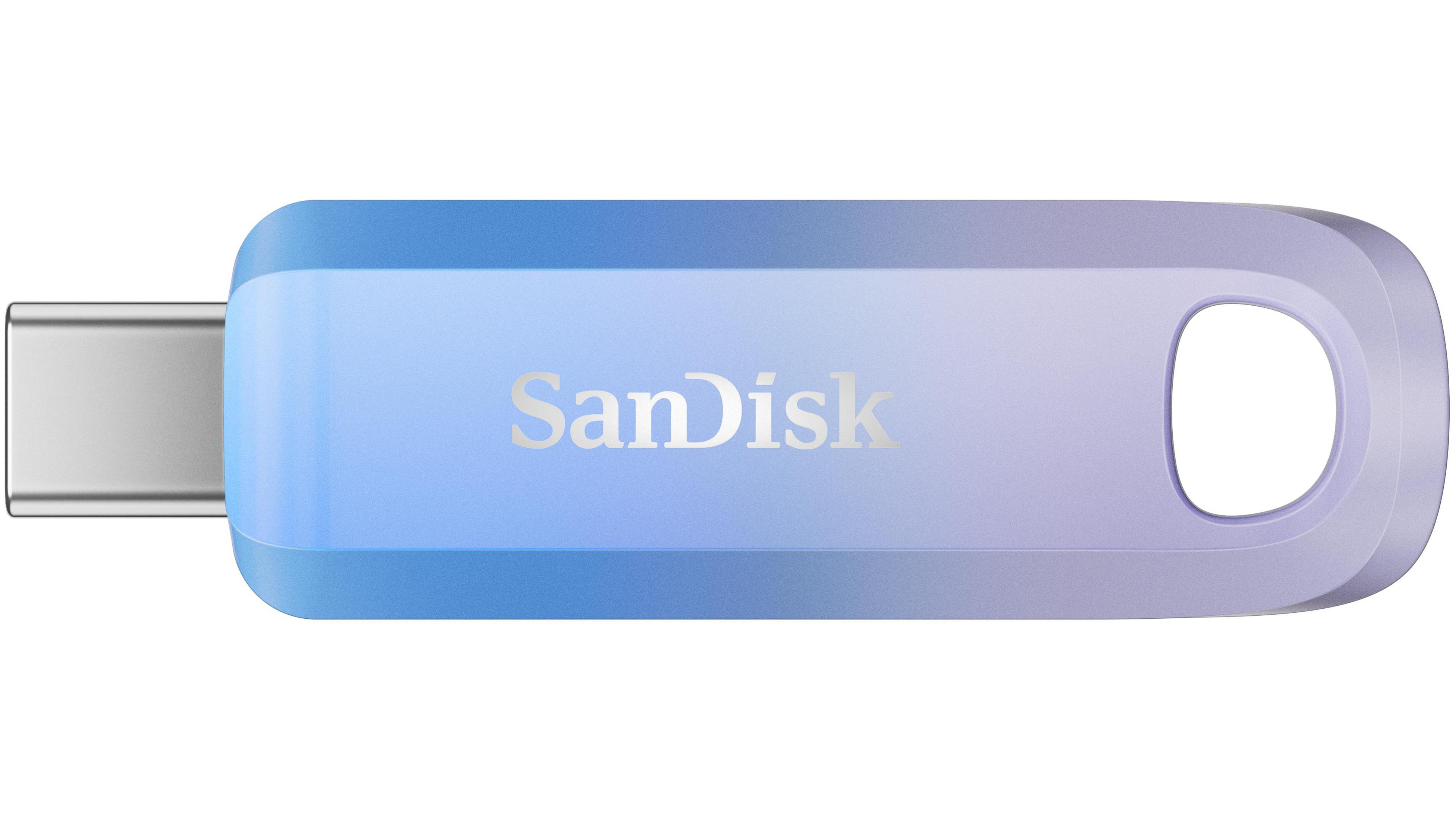 Niebiesko-fioletowy pendrive Sandisk, ze srebrnym złączem USB. Nazwa marki znajduje się na środku.