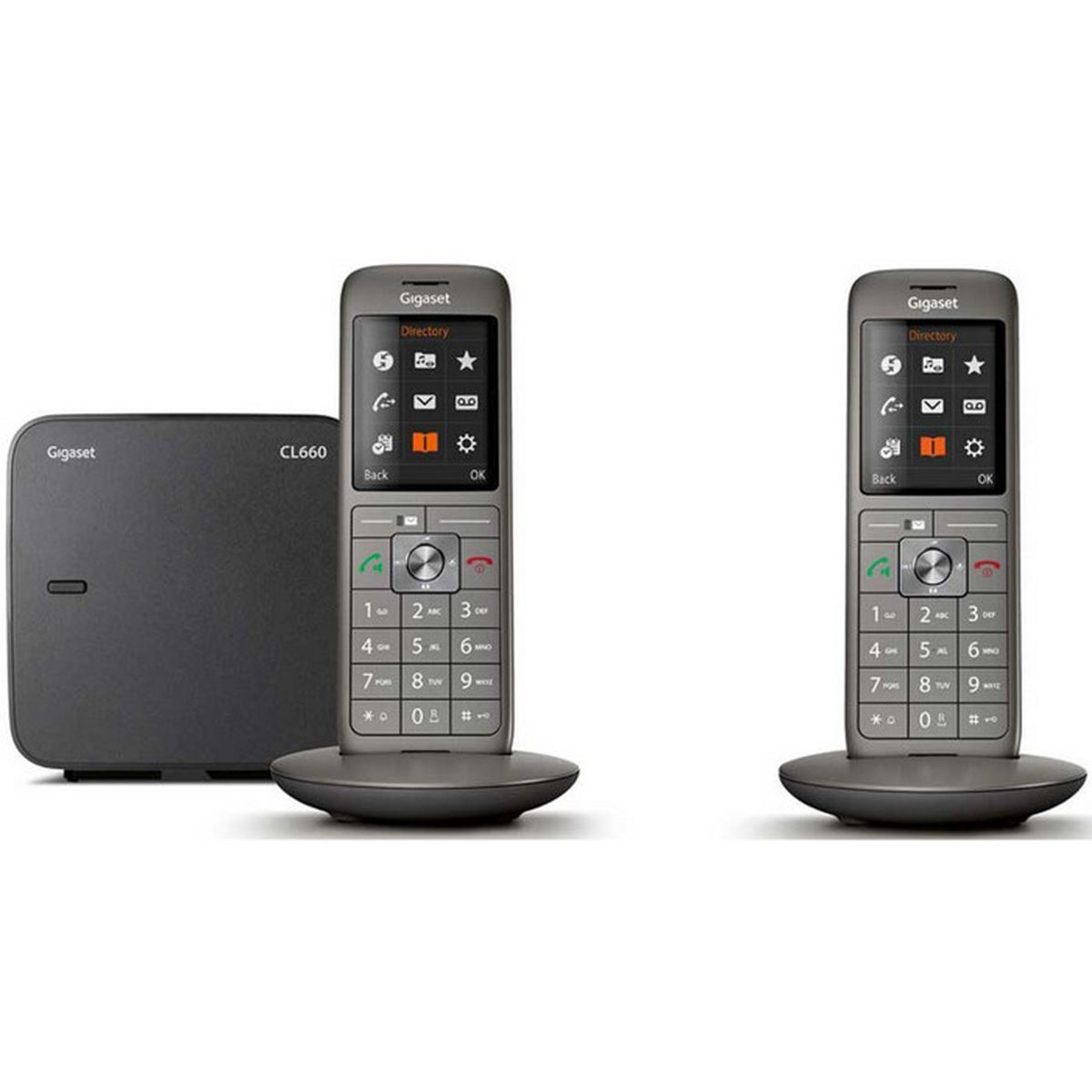 Zwei schnurlose Gigaset-Telefone auf Ladestationen und eine Basisstation. Die Telefone sind grau mit Knöpfen.