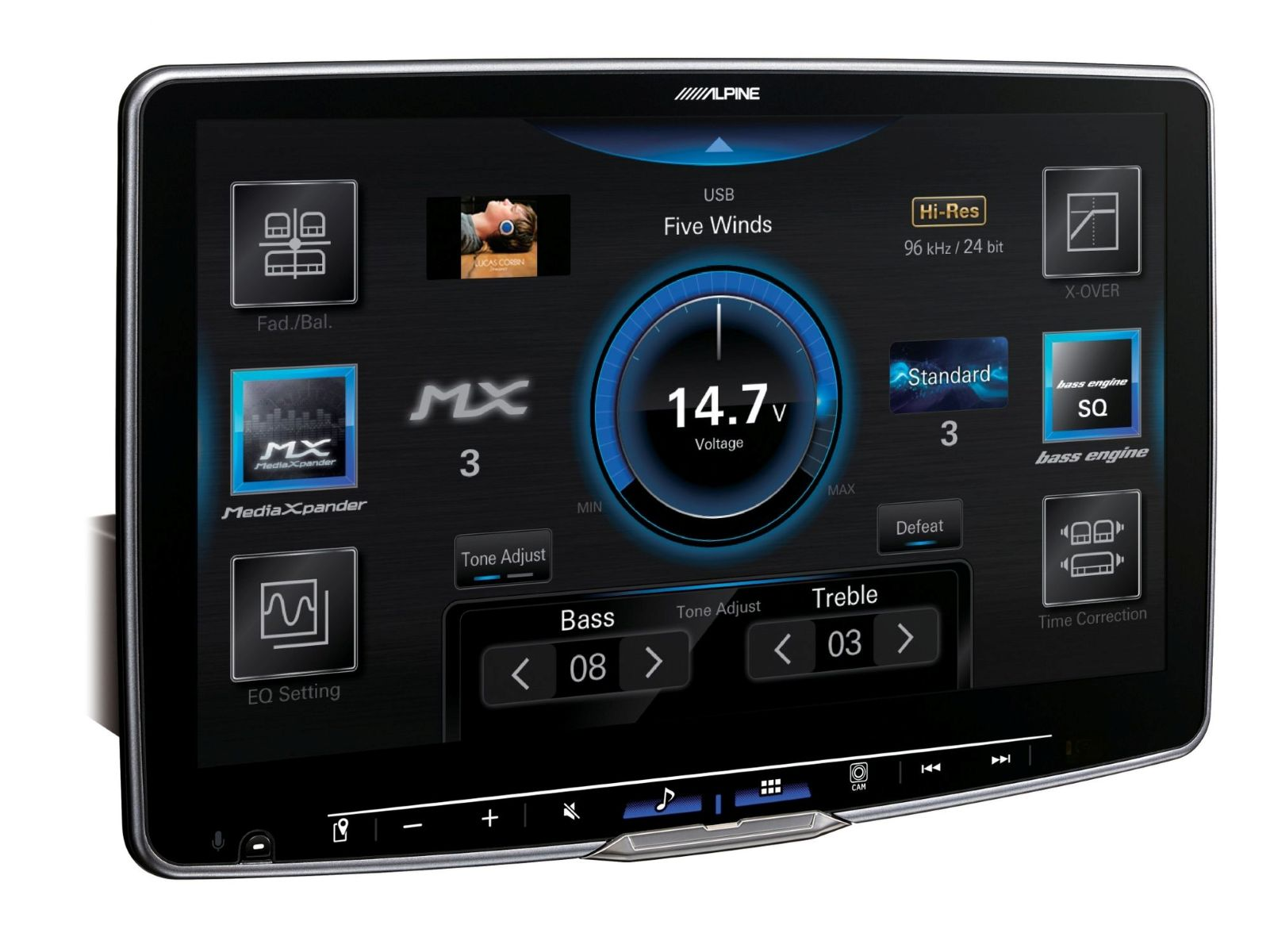 Car-Audio-System-Oberfläche mit USB, Spannung, Bass, Höhen. Funktionen umfassen Hi-Res-Audio und verschiedene Klangeinstellungen.