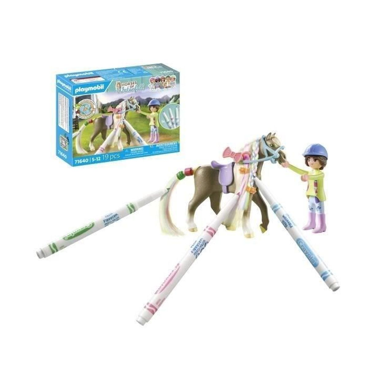 Un set di giocattoli di cavalli Playmobil con un cavallo, un cavaliere e dei pennarelli. C'è una scatola sullo sfondo. Il cavallo è marrone e ha una sella.