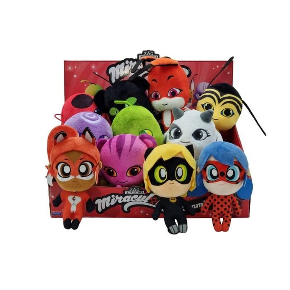 Une boîte de peluches Miraculous Ladybug. Les peluches comprennent des personnages comme Ladybug, Chat Noir et d'autres dans une boîte rouge.