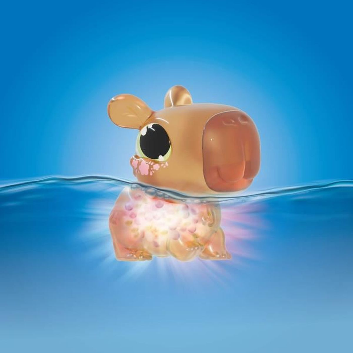 Ein Cartoon-Tierspielzeug schwimmt im Wasser. Es hat einen braunen Kopf und einen leuchtenden rosa Körper. Der Hintergrund ist ein blauer Farbverlauf.