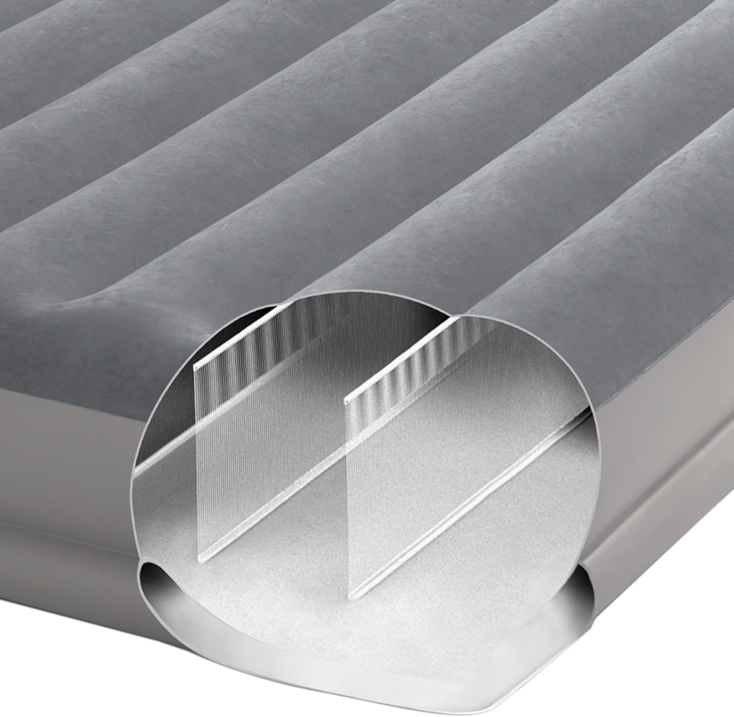 Szary materac powietrzny z wycięciem pokazującym wewnętrzną strukturę. Równoległe grzbiety biegną w poprzek góry. Przecięcie ujawnia wewnętrzną siatkę.