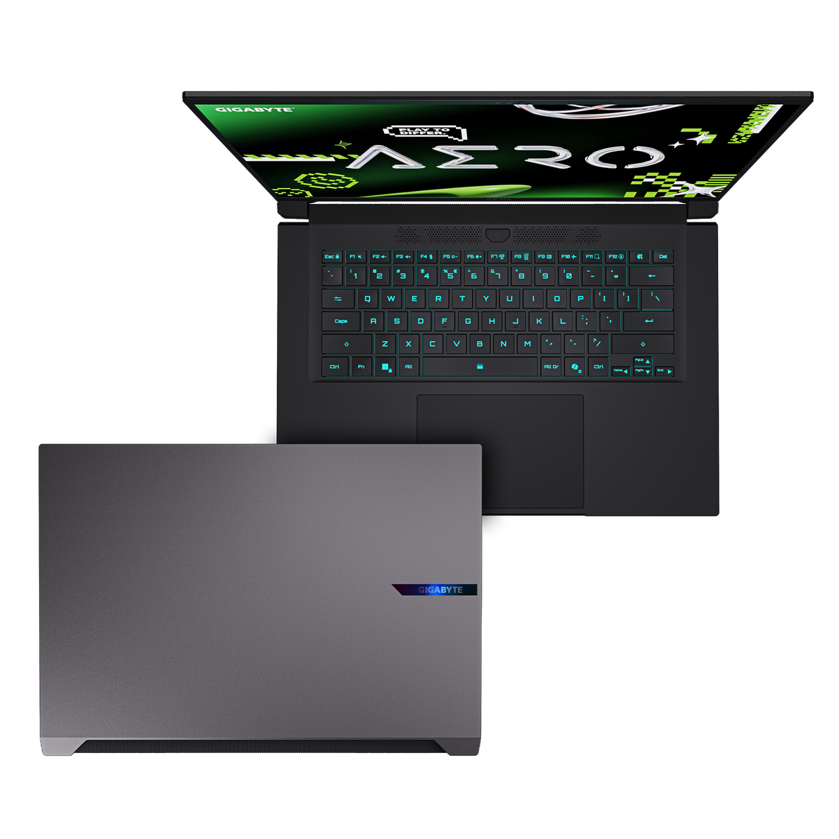 Un portátil negro con teclado iluminado en verde y tapa abierta mostrando texto. Otro portátil, cerrado, debajo del abierto.