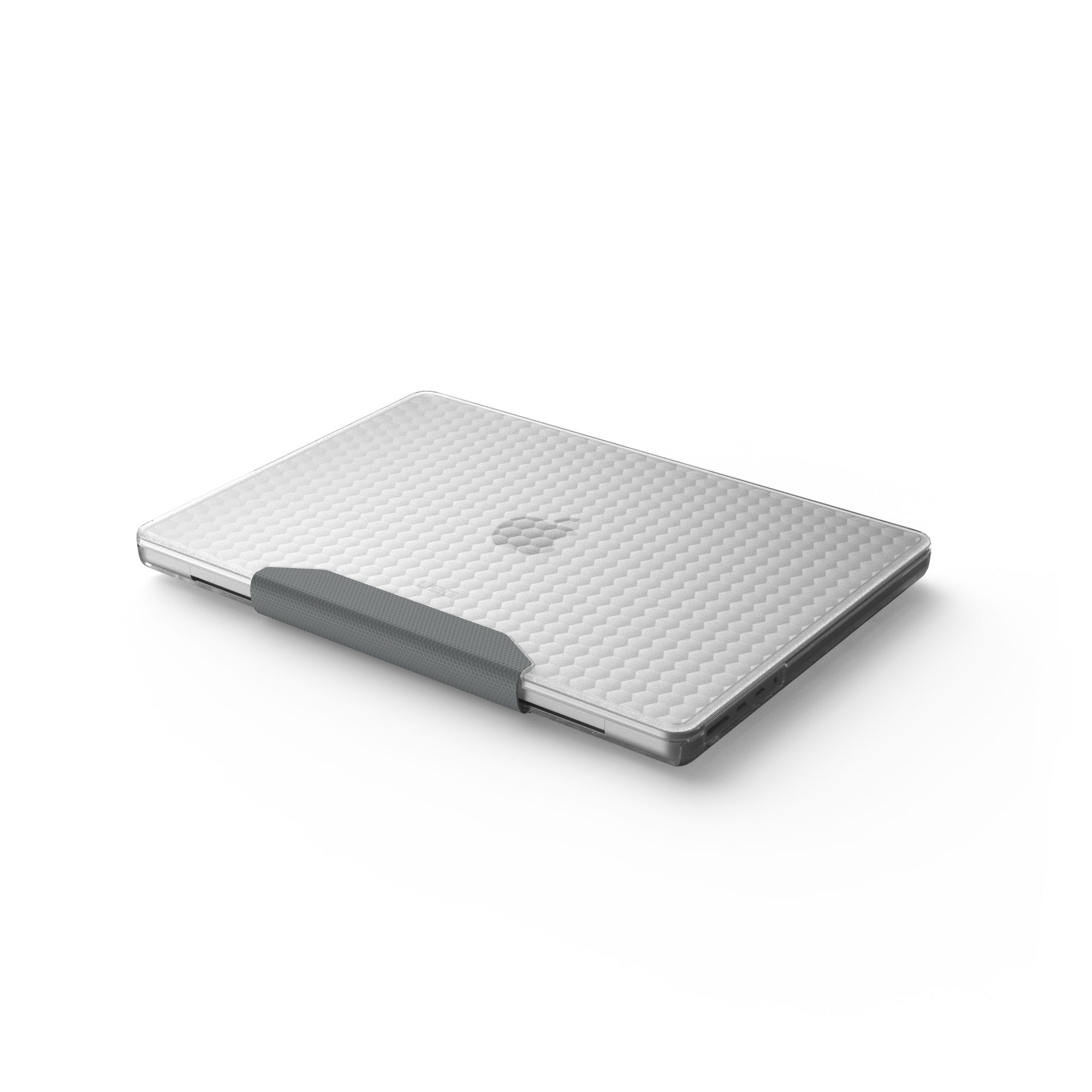 Laptop w etui ochronnym, srebrny i szary, spoczywa na białej powierzchni. Etui ma wzór tekstury.