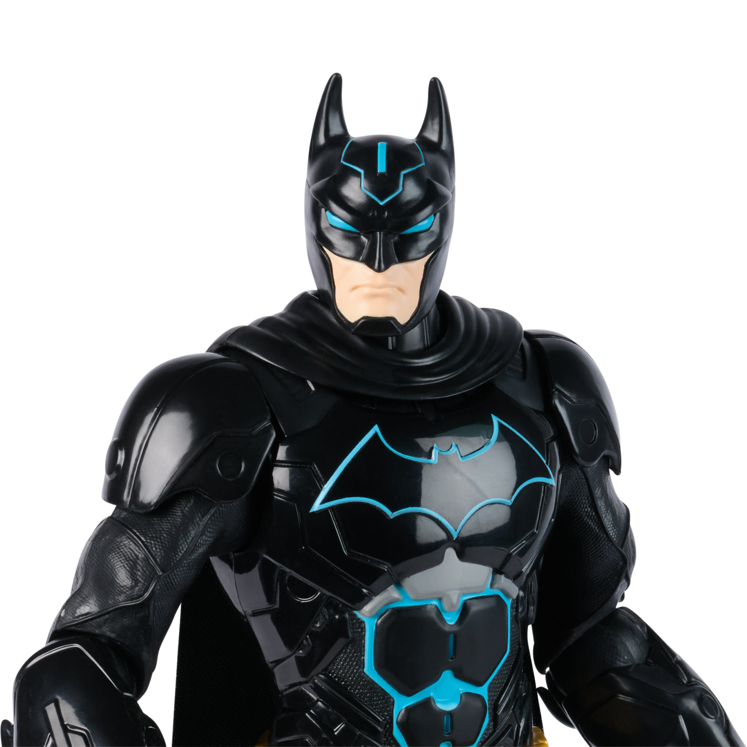 Eine Batman-Actionfigur. Sie ist schwarz mit einem Fledermaussymbol, blauen Akzenten und einer Kapuze vor weißem Hintergrund.