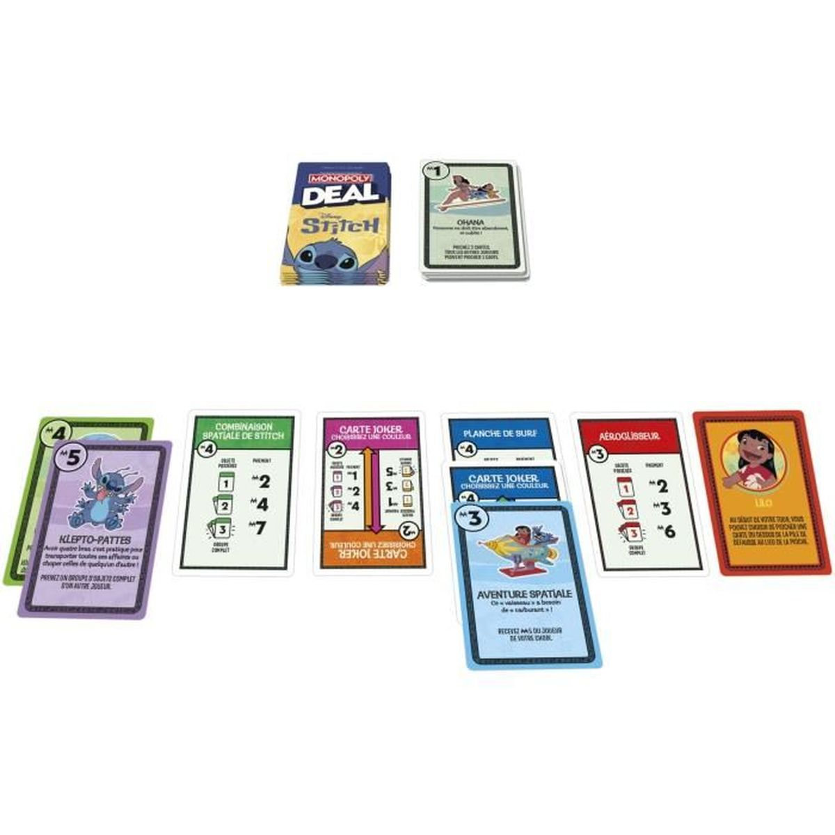 Gioco di carte Monopoly Deal Stitch su una superficie bianca, con varie carte e una scatola con Stitch.
