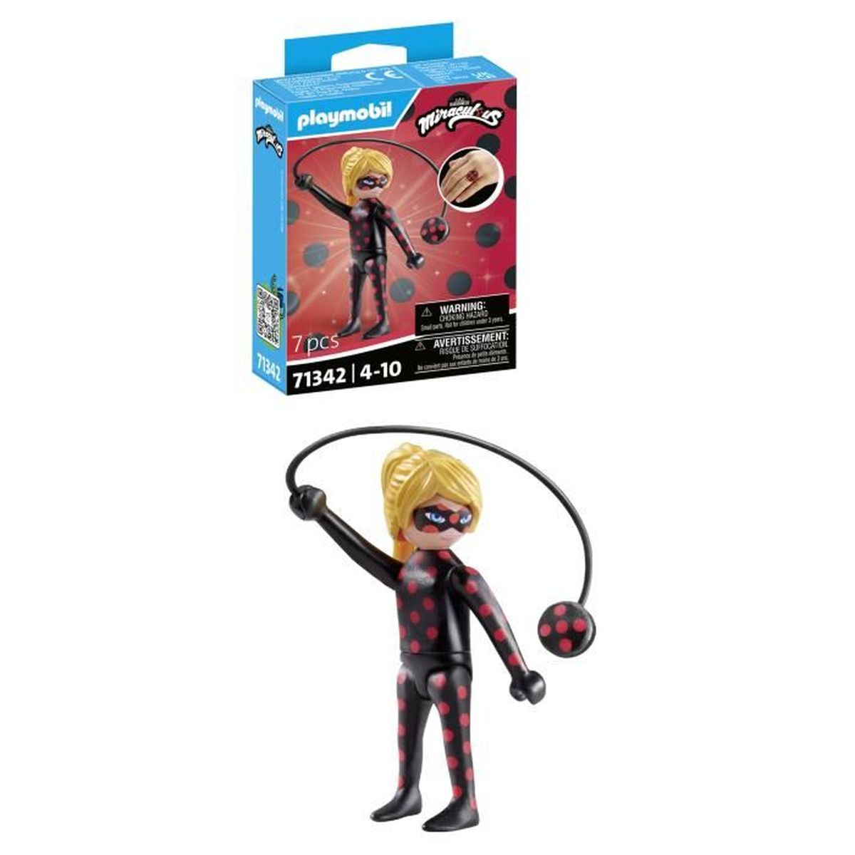 Eine Playmobil-Figur eines Charakters aus Miraculous. Die Figur hat einen schwarzen Anzug mit roten Punkten und blonden Haaren. Im Hintergrund ist eine Box.