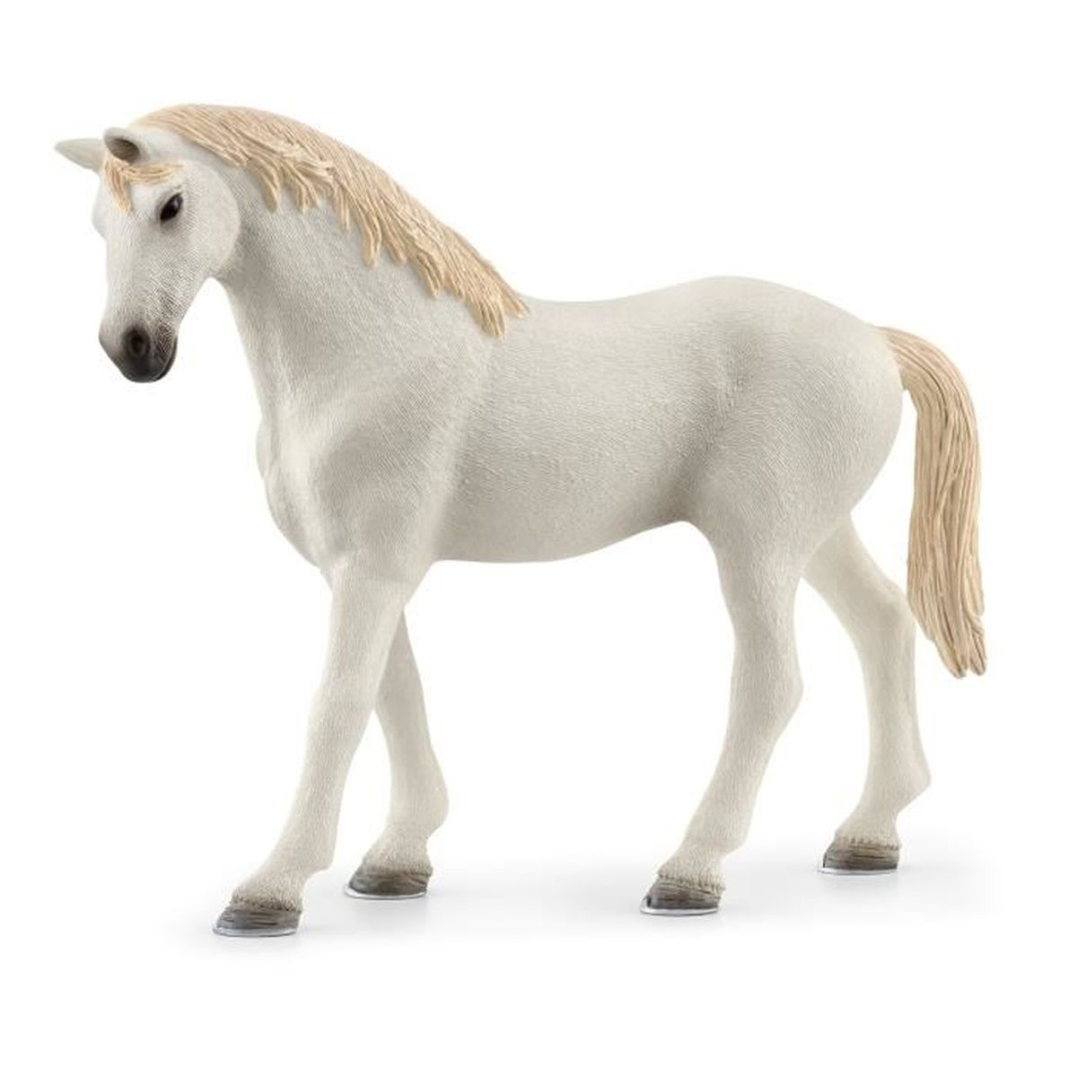 Un cavallo giocattolo bianco è su una superficie bianca. Ha criniera e coda marrone chiaro, e la testa è leggermente girata.