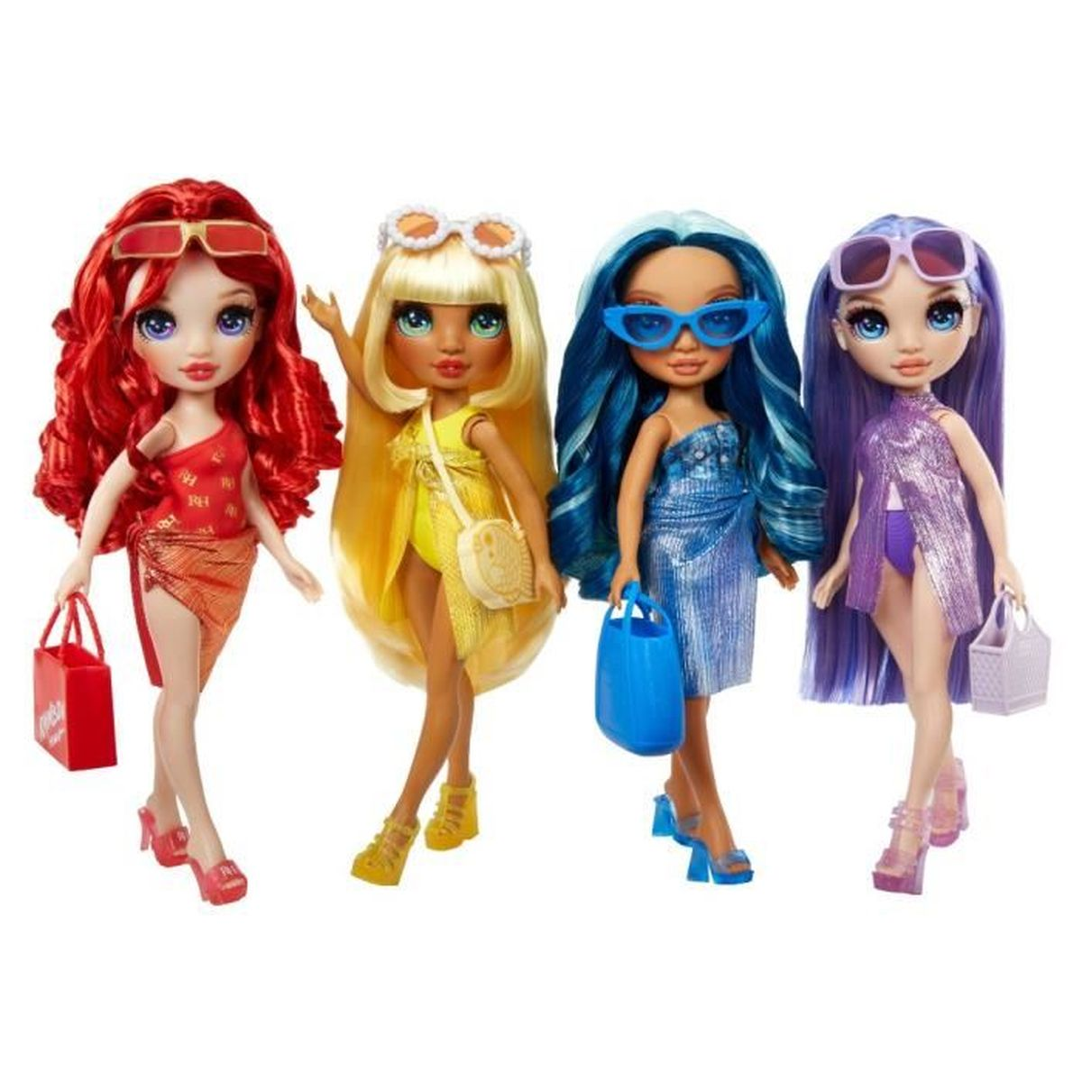 Vier Modepuppen mit bunten Haaren und Outfits, jede mit Sonnenbrille und Accessoires wie Taschen und Absätzen, posierend.