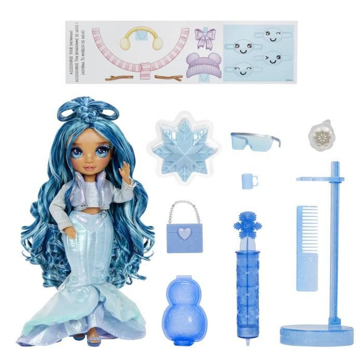 Eine Puppe mit blauen Haaren und Accessoires. Es gibt Schneeflocken-Dekorationen, eine Handtasche, Sonnenbrillen und einen Kamm. Zubehör für einen Schneemann ist ebenfalls vorhanden.