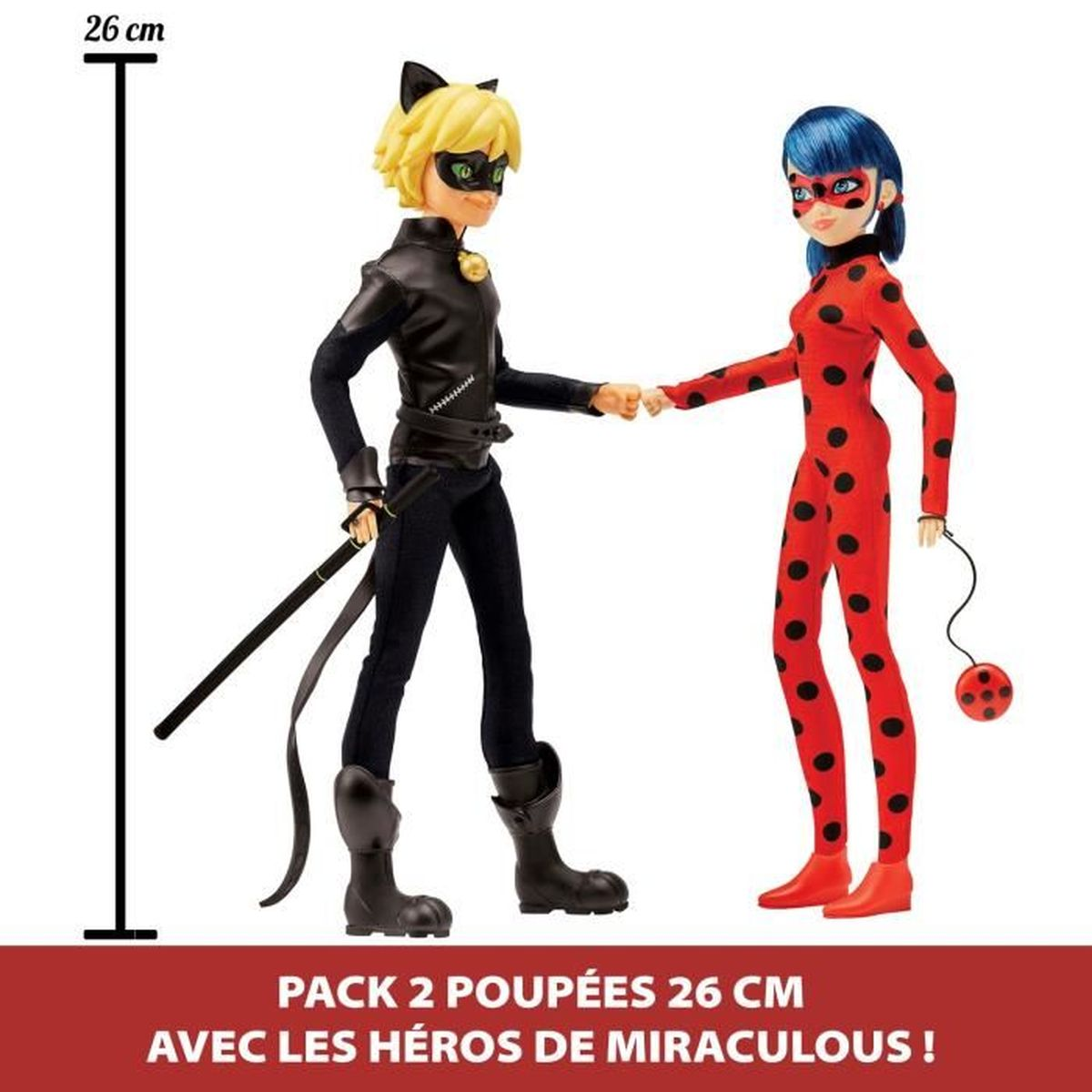 Zwei Puppen von Miraculous-Charakteren. Einer ist Cat Noir, der andere Ladybug. Sie halten Händchen. Der Text unten lautet: 'Pack 2 dolls 26 cm'.