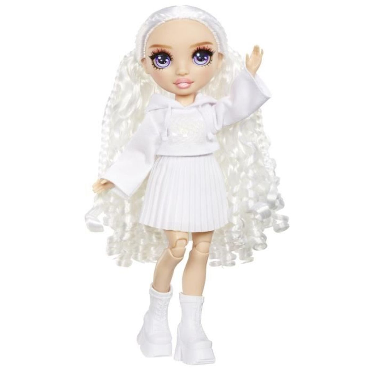 Eine weiße Puppe mit langen, lockigen weißen Haaren, die ein weißes Outfit trägt. Die Puppe ist in einer Pose und hat große lila Augen.
