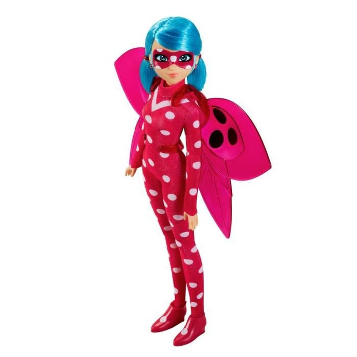 Eine Puppe eines Mädchens in einem rot-weiß gepunkteten Anzug. Sie hat blaue Haare und eine rosa Maske und Flügel. Der Hintergrund ist weiß.
