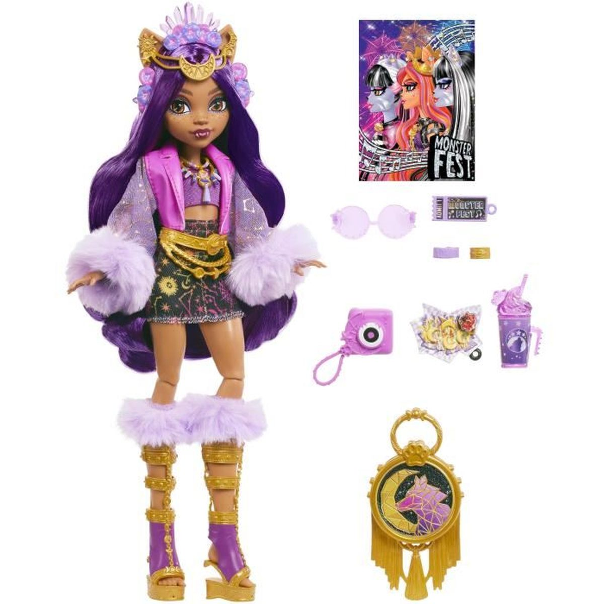 Una muñeca con cabello morado, una corona y accesorios. También hay un póster, gafas, una cámara, una bebida y un colgante dorado.